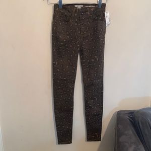 Women’s Levi’s Denizen high rise jeggingss